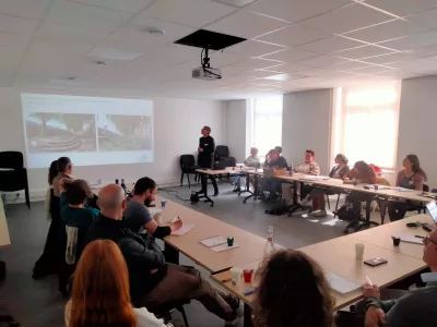 image de la réunion organisée à Blois