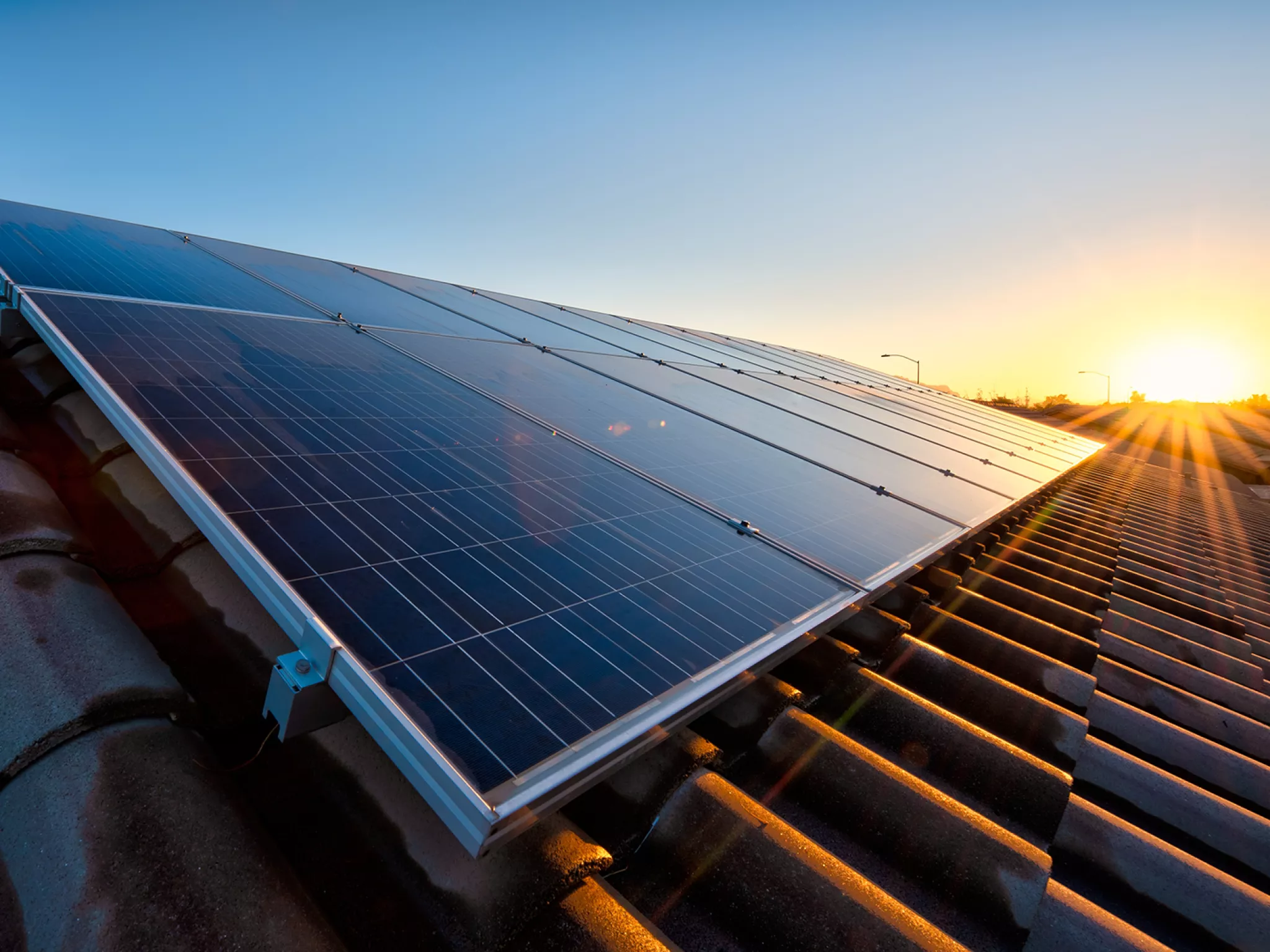 Panneaux solaires photovoltaïque sur un toit