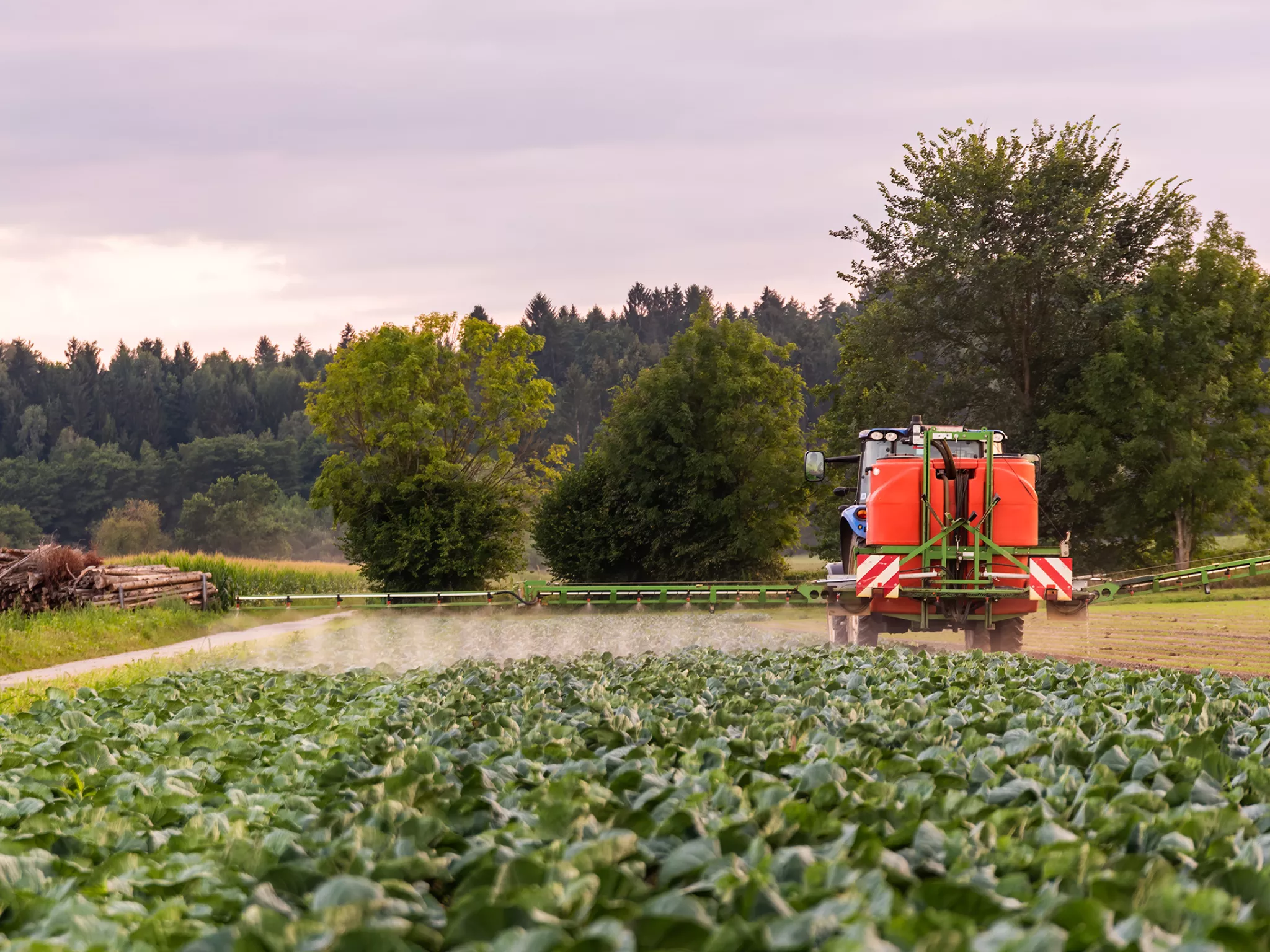 Tracteur et pesticide Tracteur et pesticide