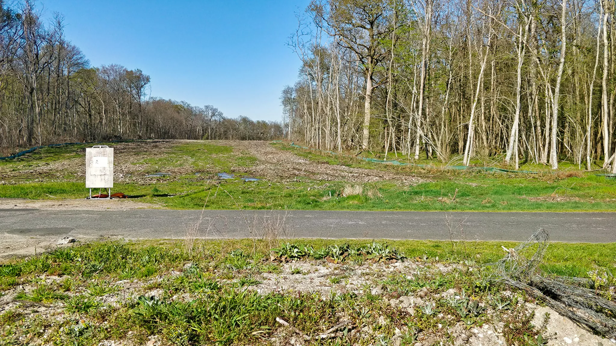 La tranchée réalisée dans la zone protégée Natura 2000 en 2020 entre deux recours